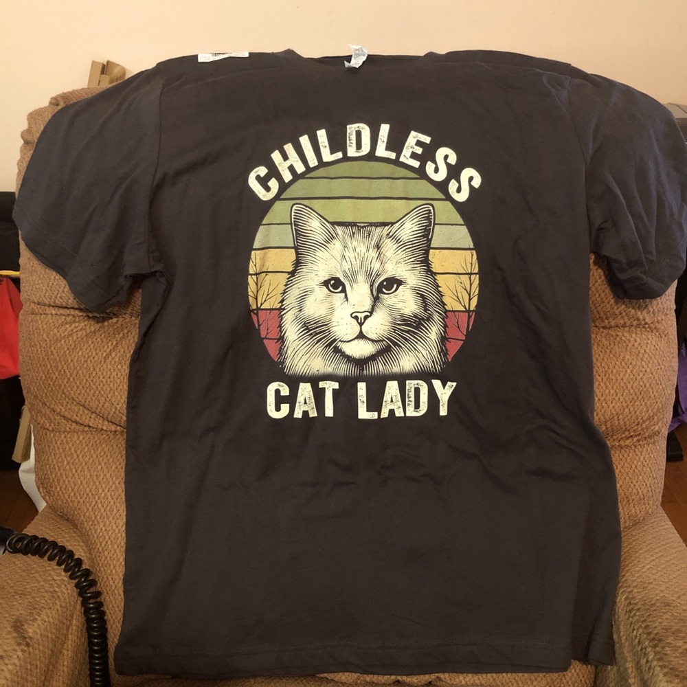 Childless cat lady T-shirt, XL. 100% Bella canvas, soft cotton NWT.